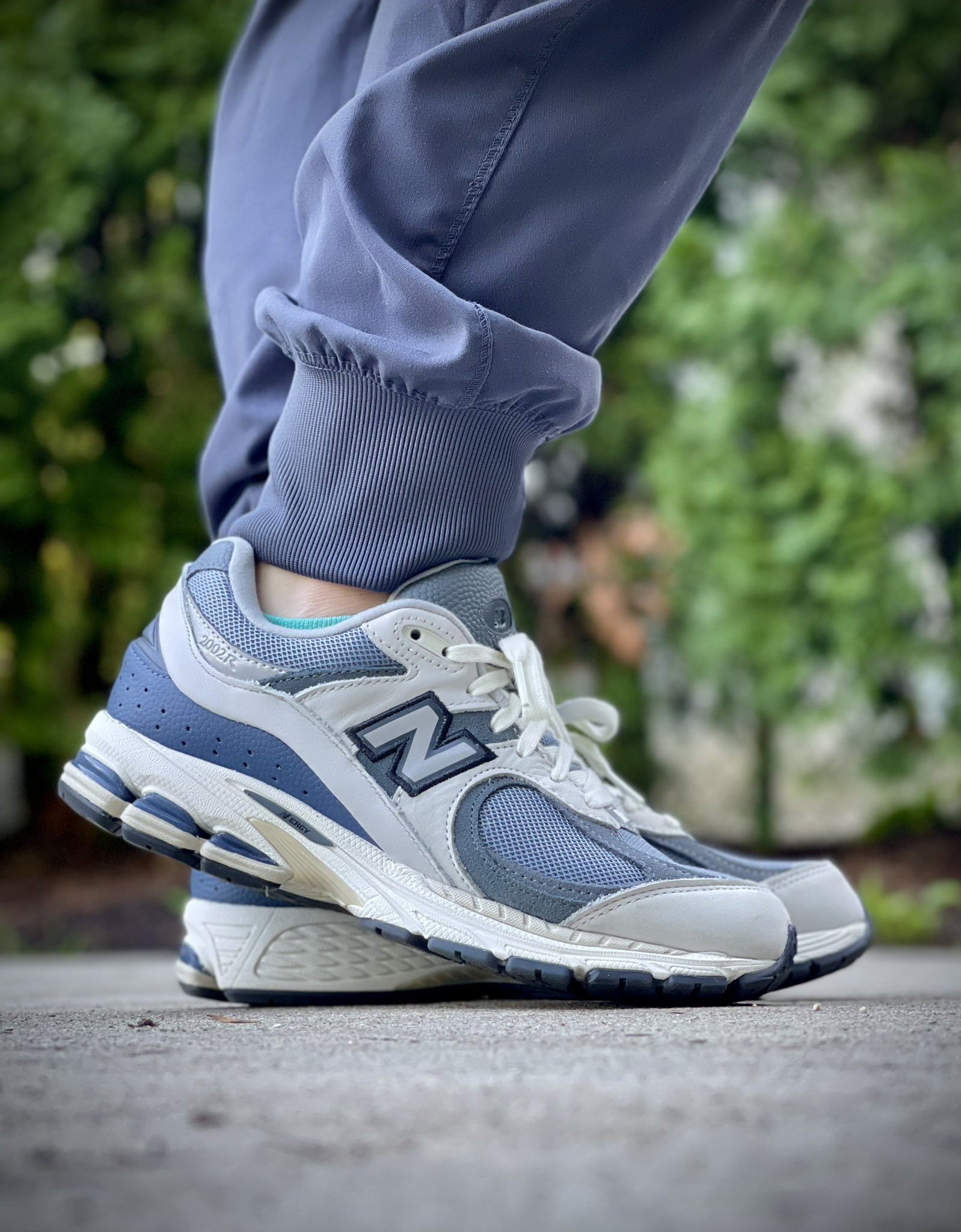スニーカー New Balance 2002R atmos Cybernetics Blue atmos x New Balance 2002R 