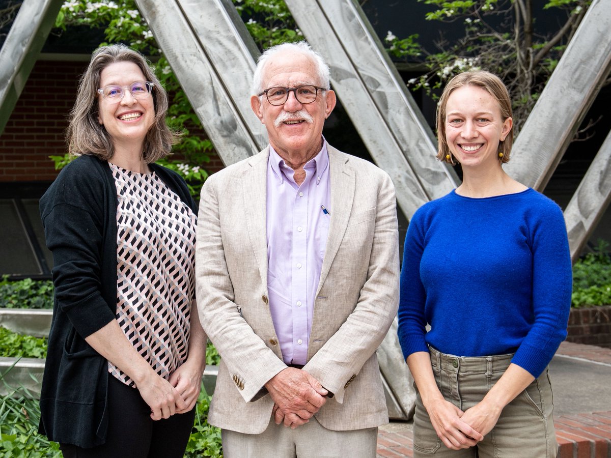 📸 3 Generations: @sarahburgard, @davidlam_Umich and @erin__ice won the Dorothy S. Thomas Award 20 years apart. For decades, the @PopAssocAmerica award has certified @UM_PSC @umisr as a premiere training ground for demography’s “master craftsmen.” More: psc.isr.umich.edu/news/the-dorot…