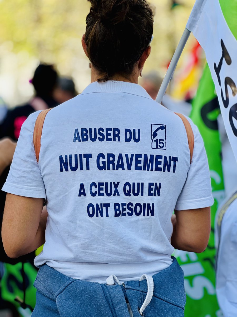 OkyDoky_ia's tweet photo. Les assistants de régulation médicale (ARM) du SAMU, en grève, se sont rassemblés ce lundi devant le ministère de la Santé pour faire entendre leurs revendications. #Samu #Mobilisation #RégulationMédicale #Reconnaissance #AFARM #UNARM #Urgences #SantePublique #appelsurgencessante https://t.co/7Dua14Jr7m