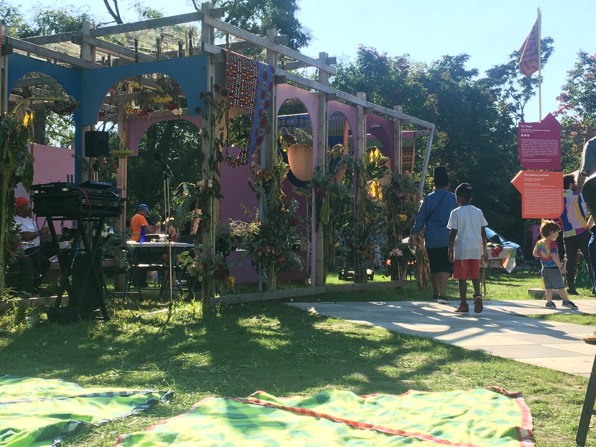 lucyvatko's tweet photo. Spent yesterday at the brilliant Chicago Sukkah Design Festival as part of @ChurchillFship. Visited North Lawndale to see the sukkahs, which will all be re-homed and cared for by local civic organisations after the festival. More: https://t.co/18CWwXR6h7 @LawndalePopUp https://t.co/EKednPEPKf