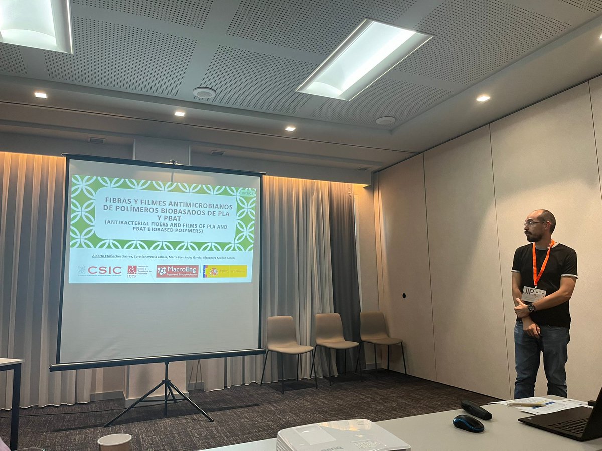GrupoDVNano's tweet photo. Finalizamos una jornada muy enriquecedora donde hemos aprendido mucho sobre polímeros y sobre los proyectos de investigación de nuestros jóvenes investigadores #JIP23 https://t.co/Mvc4IISUiN