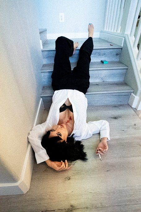 Her feet are off limits! #miawallace #pulpfiction #halloween #cosplay https://t.co/1muXqowYbF<a href="/tag/miawallace"class="tags">#miawallace</a><a href="/tag/pulpfiction"class="tags">#pulpfiction</a><a href="/tag/cosplay"class="tags"><span>#cosplay</span></a><a href="/tag/halloween"class="tags"><span>#halloween</span></a>