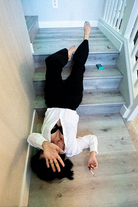 Her feet are off limits! #miawallace #pulpfiction #halloween #cosplay https://t.co/1muXqowYbF<a href="/tag/miawallace"class="tags">#miawallace</a><a href="/tag/pulpfiction"class="tags">#pulpfiction</a><a href="/tag/cosplay"class="tags"><span>#cosplay</span></a><a href="/tag/halloween"class="tags"><span>#halloween</span></a>