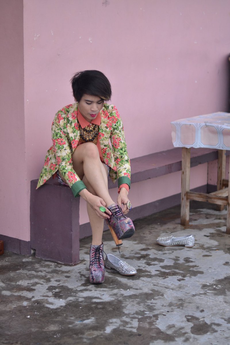 KirkTuan's tweet photo. Wherein lookbook trend was the thing before. 😂 https://t.co/YWwPGcVve3