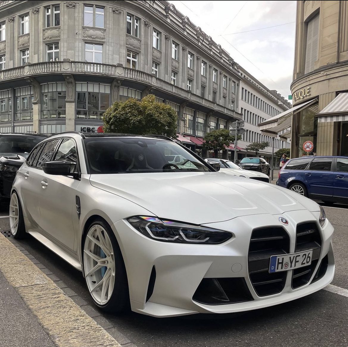 nojsln's tweet photo. faut voir comment je chiale de bonheur. merci bmw, du fond du cœur https://t.co/Cg3mbE0w44