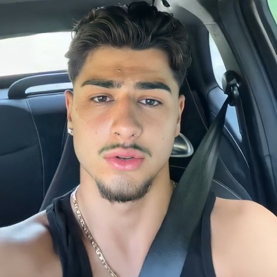 JiiStan's tweet photo. I am your new master. Start with Rt, Reply if you want me to show you more... #Findom https://t.co/5zhLNWVmvy