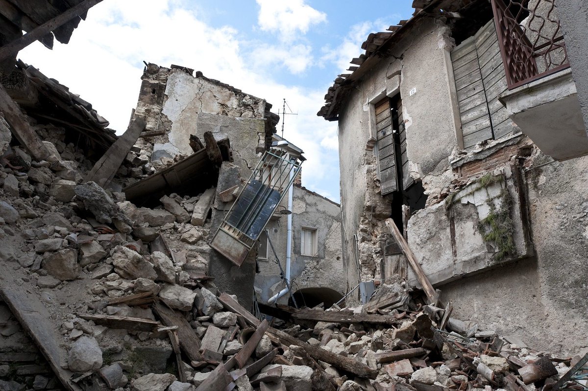 MultiplatformAI's tweet photo. AI Forecasts Earthquake Aftershock Occurrence and Magnitude
#Advancements #aftershocks #AI #AItechnology #artificialintelligence #Deeplearningmodels #earthquakeforecasting #llm #machinelearning #neuralnetworkapproach #preparedness #seismicresearch
https://t.co/Szc2LYN5Su https://t.co/rE9R4Zgh6Y
