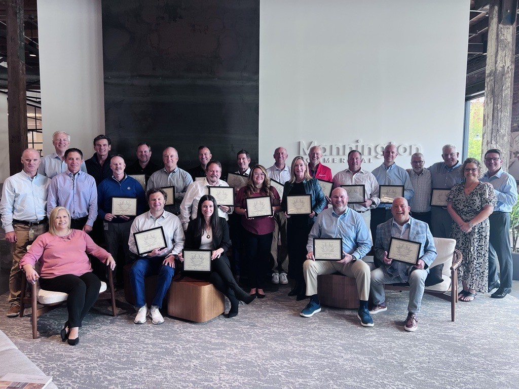 🎊 A huge congratulations to the second graduating class of the "Leading with Excellence" program! This 15-week program is a true testament to the dedication of participants leading by example, building team trust, and focusing on business awareness. #manningtoncommercial