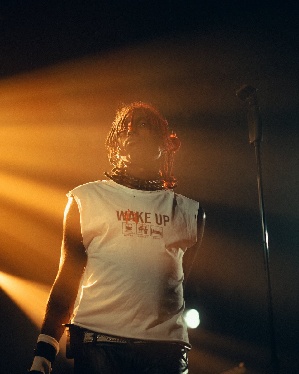 ImZefyr's tweet photo. Salut Twitter, j’étais photographe au concert de Youv dee @Monkey_D_Youv et j’en suis fier alors j’vous partage ça 📸🫶 https://t.co/j9xgDKcJkh