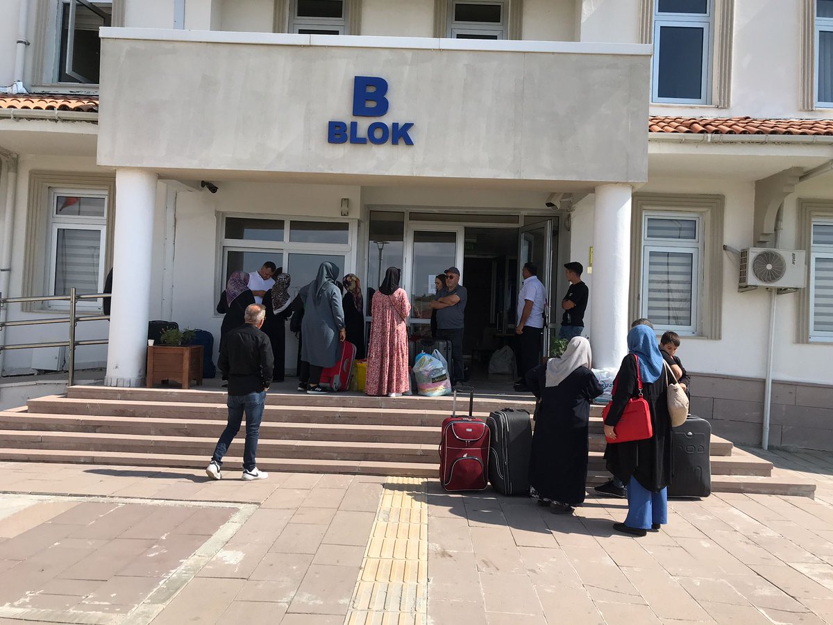 CorumKYGM's tweet photo. 📍GSB Sungurlu Öğrenci Yurdu

2023-2024 Eğitim Öğretim dönemi için Sungurlu Yurt Müdürlüğümüze yerleşen sevgili öğrencilerimizi ve ailelerini karşılayarak, bilgilendirme ve kayıt işlemlerimize devam ediyoruz.🌸 https://t.co/fGpY3jVEwn