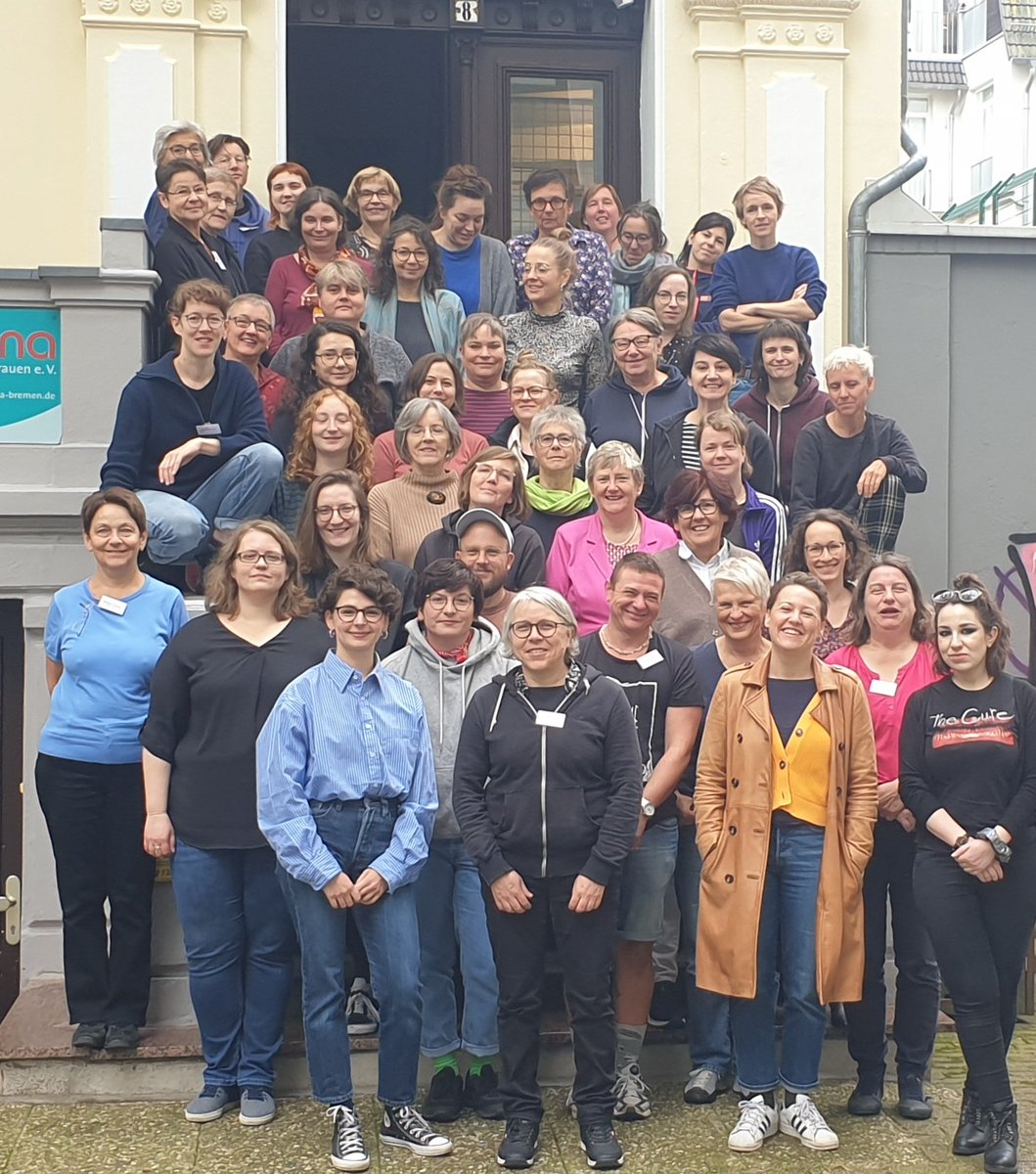 MarenBock's tweet photo. 3 Tage waren 55 TN aus 5 Ländern zu unserer 59ten Archivetagung in Bremen. Es war inhaltlich (Digitalisierung, Datenbanken,Website, FLINTA-Räume etc)u vom Austausch her ein sehr gutes und schönes Treffen.
Wir sind froh,alles gut organisiert u nun geschafft zu haben
@belladonna_HB https://t.co/DB66F8ZIqs