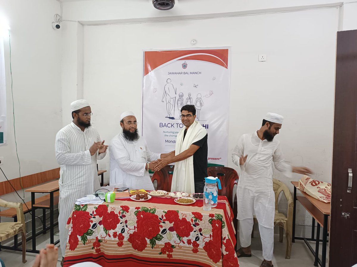 jbmbihar's tweet photo. Gandhi jenty ke moqa pe Al Falah English Arabic school Phulwari Sharif Patna Bihar India maulana Abdul Majid qasmi chaturwedi ne kaha ki Gandhi G wala Giyan aur Himmat ki zarurat hai.
Is moqe pe jbm state cordinator Tarique Anwar bhi maujood the @drgvhari @BHAKTACHARANDAS https://t.co/IbJUYyDksX
