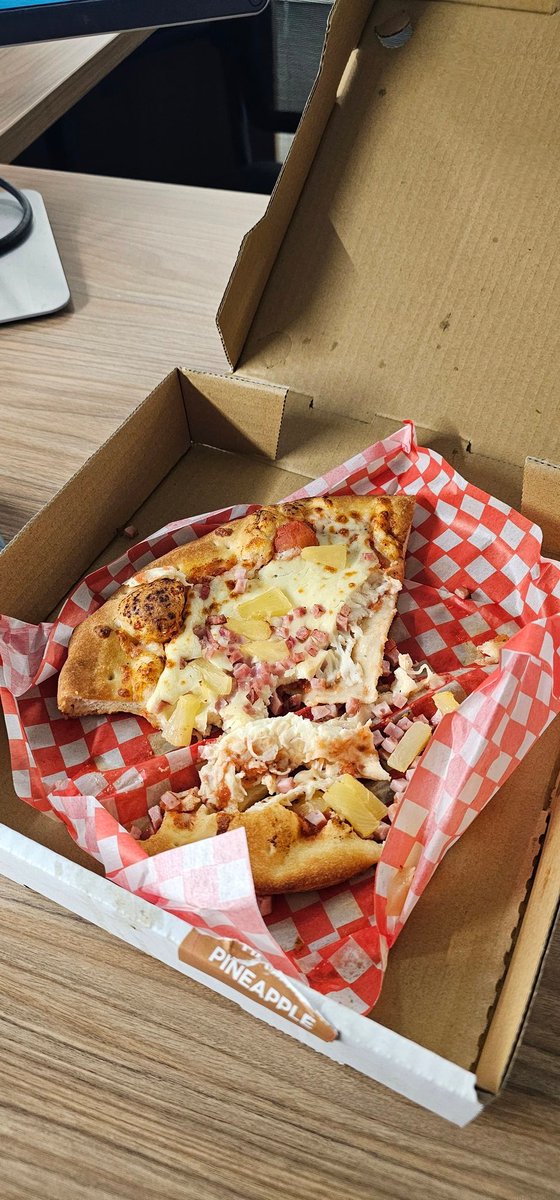 DruidBiz's tweet photo. @NAIT you should be ashamed of the food options on campus. 
Back when I started at NAIT (2011), I would brag about the great food. 
Not anymore. 😢 https://t.co/03MYfRjM8V