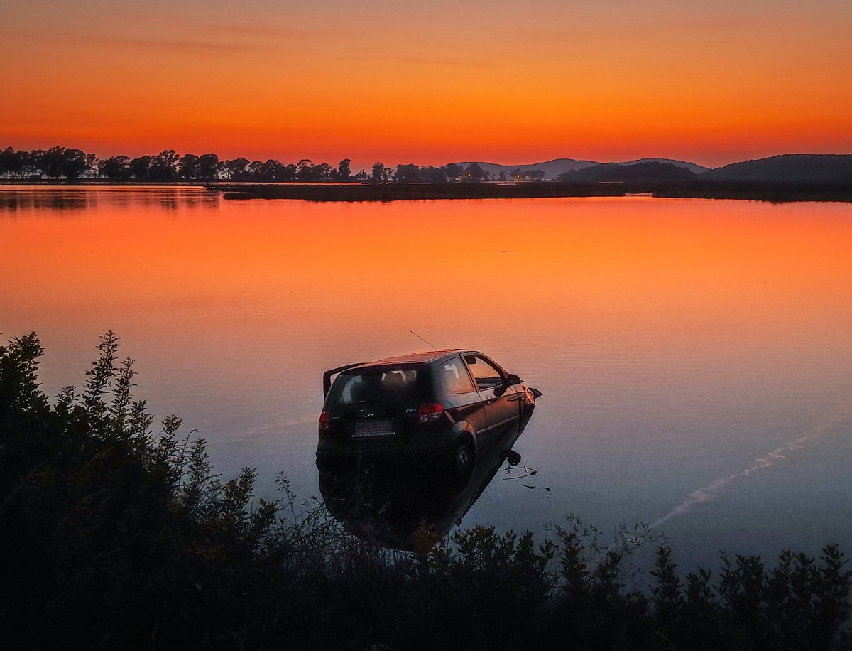 xontrikaiasximi's tweet photo. 🧡 Sinking in the sunset 💙
#igoumenitsa #drepano #Greece #sunset https://t.co/xOIw0hTIKu