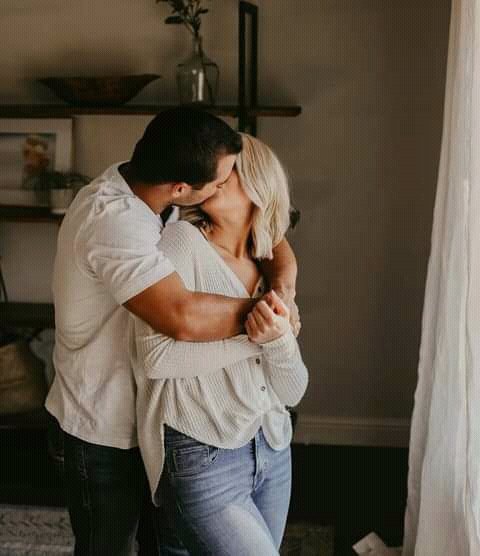 Houari227's tweet photo. When there are no words to say I love you
just hug me
To feel your heartbeat
Kiss me, let me feel your lips with mine
In every kiss taste the nectar of your being,
In every kiss you give me
I feel like I'm alive
And I feel that your love for me..💓 https://t.co/j1CCkJJ3Ew