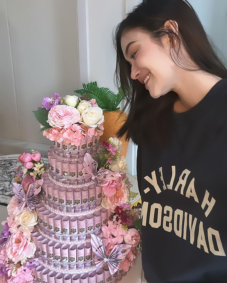 C4LLMEBRIGHT's tweet photo. — สุขสันต์วันเกิด, @chartarao ✨ https://t.co/gaWmVRoTDj