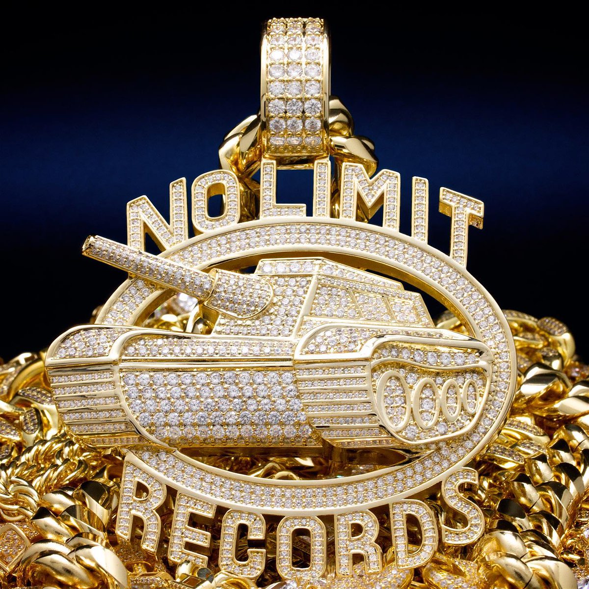 NivekHN's tweet photo. Si tout n'a pas bien vieilli chez No Limit, la trace laissée sur le rap reste indélébile. Hier, aujourd'hui et probablement demain, les reprises, les samples ou les références au label et ses artistes s’enchaînent non stop. On va donc compiler.

L'Héritage No Limit : Un Thread ⬇️ https://t.co/elJjnmuR3V