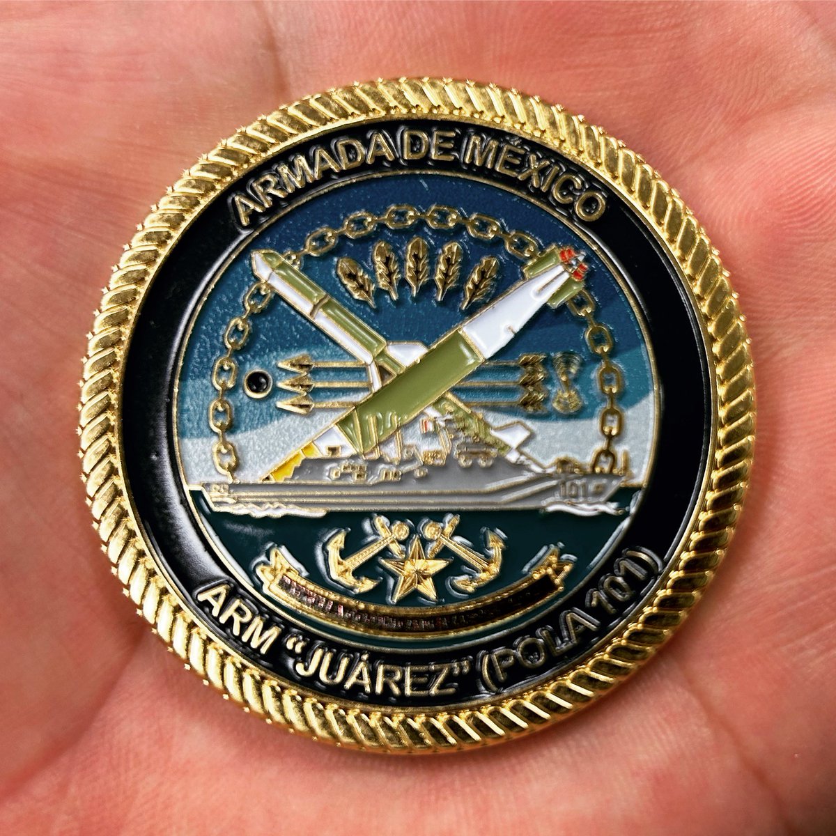 gaserranos's tweet photo. Nuevo escudo y nueva moneda del ARM “JUÁREZ” (POLA 101)
#POLA #Juarez #POLA101 #TeamPOLA #TeamJuarez #Juarez #FUERNAVPA #FLOAUXPA #ChallengeCoin #Coin #Moneda https://t.co/kOULO3FTOn