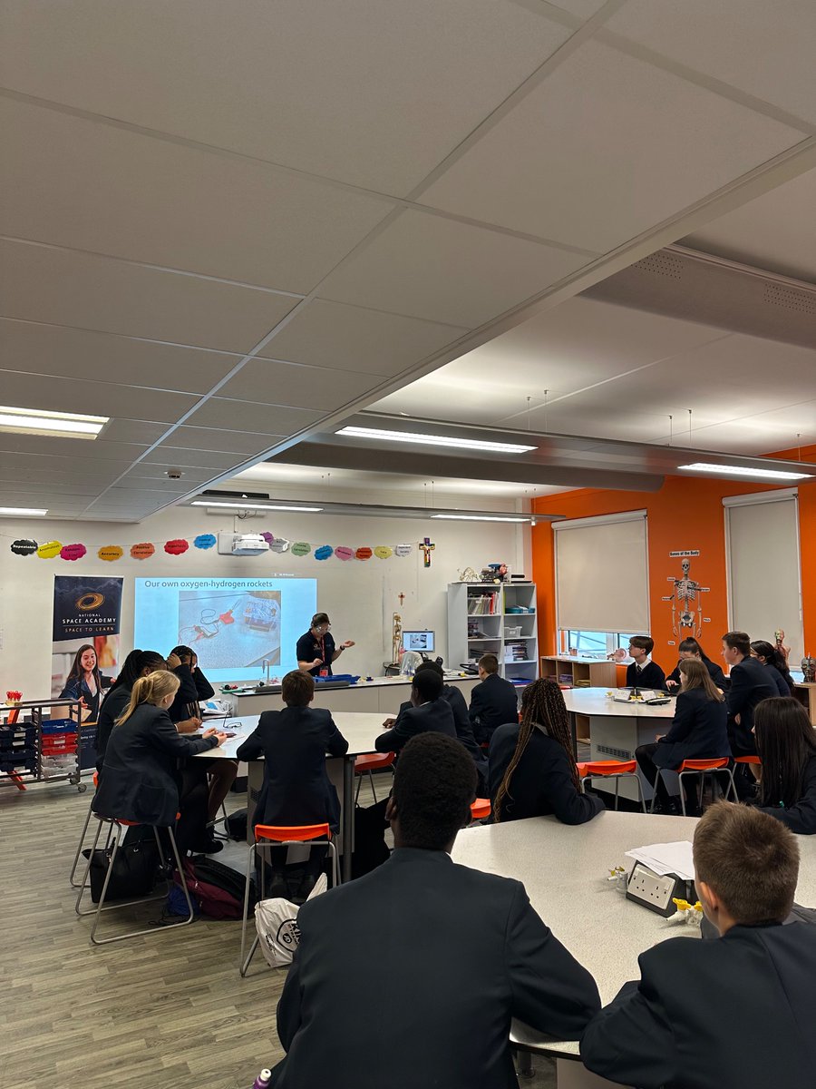 Mrs_Ng_AH's tweet photo. Y10 investigating Newtons Laws with @Physics_Zoe working with the Space Academy #newtonslaws #physics #space @AllHallowsRC https://t.co/purd7ToLjj