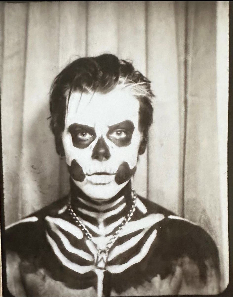 yungbludES's tweet photo. “no estoy roto. solo un poco deprimido… ☠️☠️”
@yungblud via Instagram post
#yungblud #bhc https://t.co/RuLpycMwWu