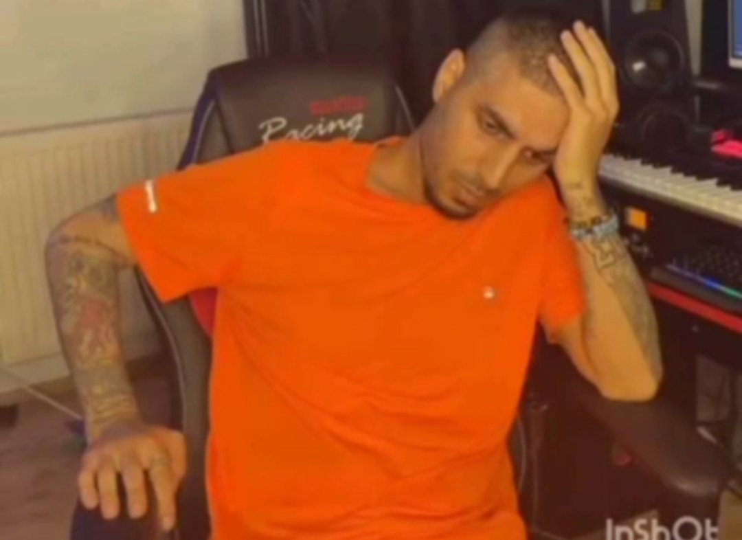 کُمِدی‌ کوانتومی‌‌م (ꪗꪖડ) tweet media