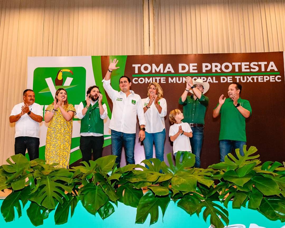 64Pasillo's tweet photo. Secretaria @Karime_UndaHarp que hacía el Sub Secretario @LinoVelazquez Jueves y Viernes días hábiles en eventos políticos del @partidoverde_oa en Tuxtepec.
Ojo @IEEPCO @INEMexico que se investigue a la Secretaria.
📸 de referencia
@PRIOaxaca_ 
@salomonj 
@_AvilesAlvarez https://t.co/HgPKtz2N5s