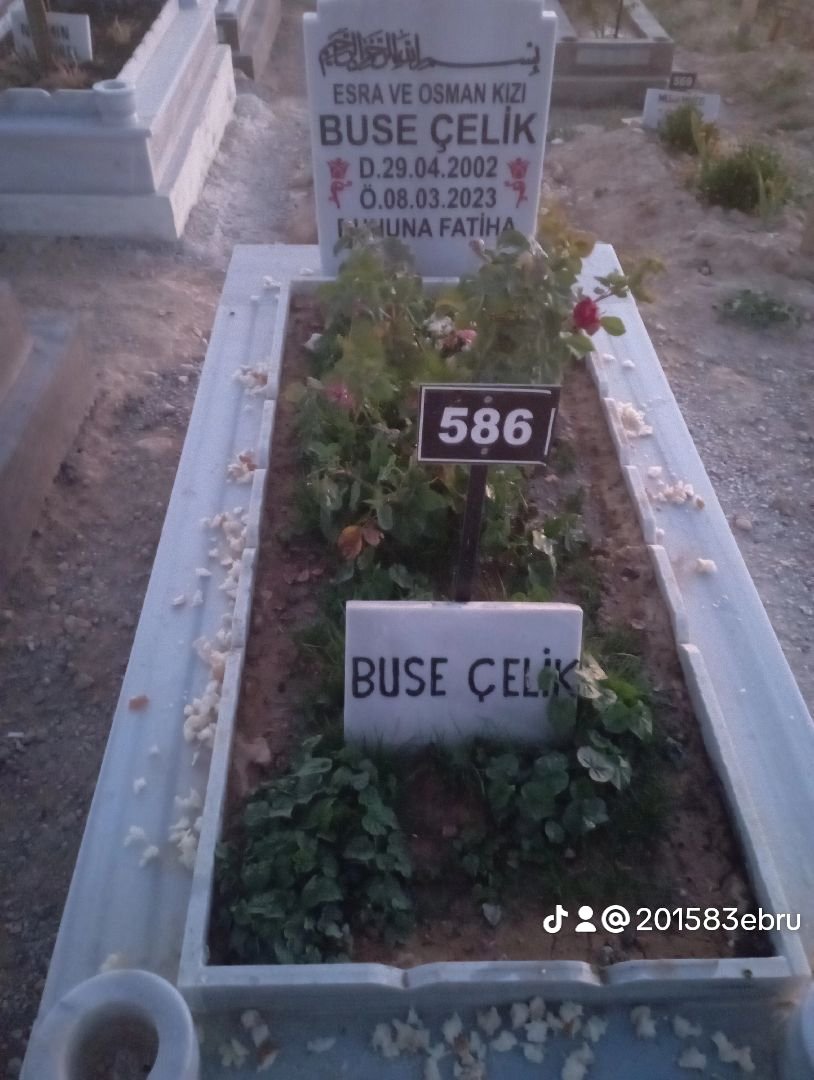 Ebru14838745's tweet photo. Bize kalan sadece soğuk bir mezar taşı....buseyi bizden koparan Ömer yağcı için iyi hâl indirimi kaldırılsın
#buseicinadaletistiyoruz https://t.co/rTsPvFV4rF