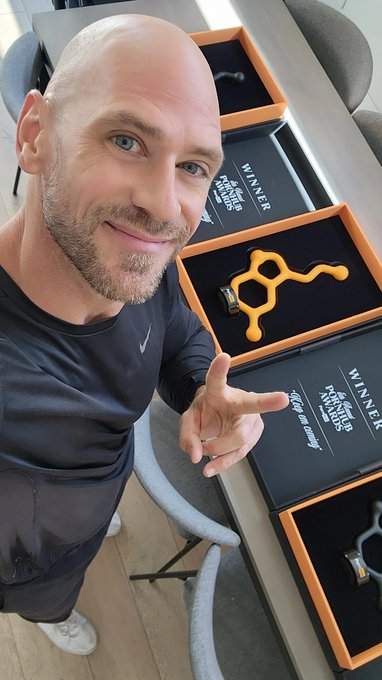 Thanks, @Pornhub, for the awards, just got delivered! 🏆 🏆 🏆 https://t.co/6j9ZpETIYm<a class="tags" href="/tag/pornhub">@pornhub</a>