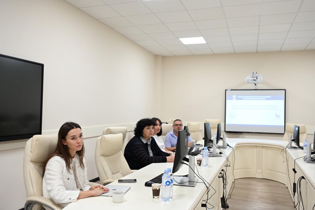CRHMoldova's tweet photo. Saptamina trecuta a avut loc o întâlnire cu Valeria Sajin – absolventă a @USMF_Moldova actualmente – medic neurolog la Clinica Asklepios St. Georg din Hamburg. Aceasta este 1 vizită organizată în cadrul proiectului #DiaMed@USMF și este realizată cu suportul #gizmoldova #diaspora https://t.co/OyUFfjx0ny