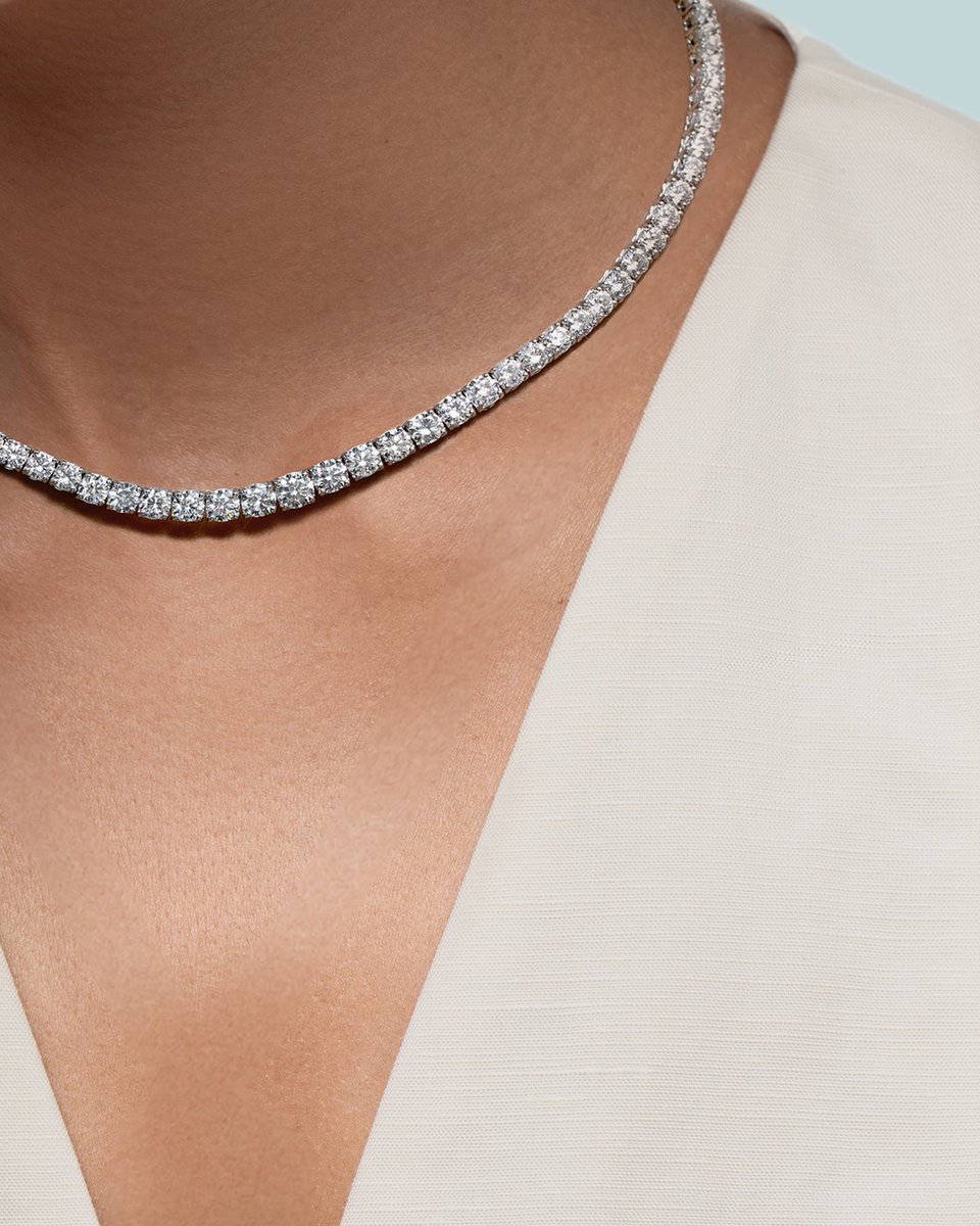 alzainjewellery's tweet image. Adorn yourself with diamonds radiating in ethereal hues. Diligently hand selected by Al Zain specialists, each diamond vividly reflects heavenly light.

#AlZain #DiamondEssentials #Diamonds #Jewellery #Jewelry #DiamondNecklace