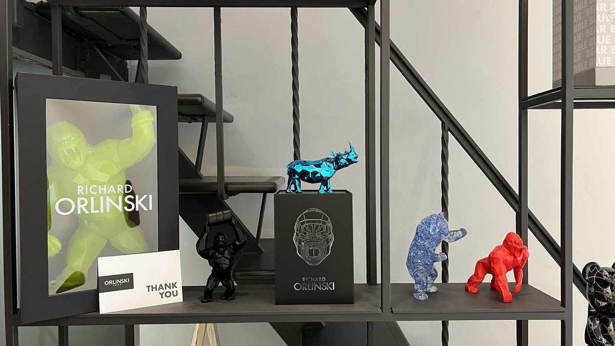 La déco du bureau s agrandit avec le nouveau #Kong Oil d #Orlinski 😜
