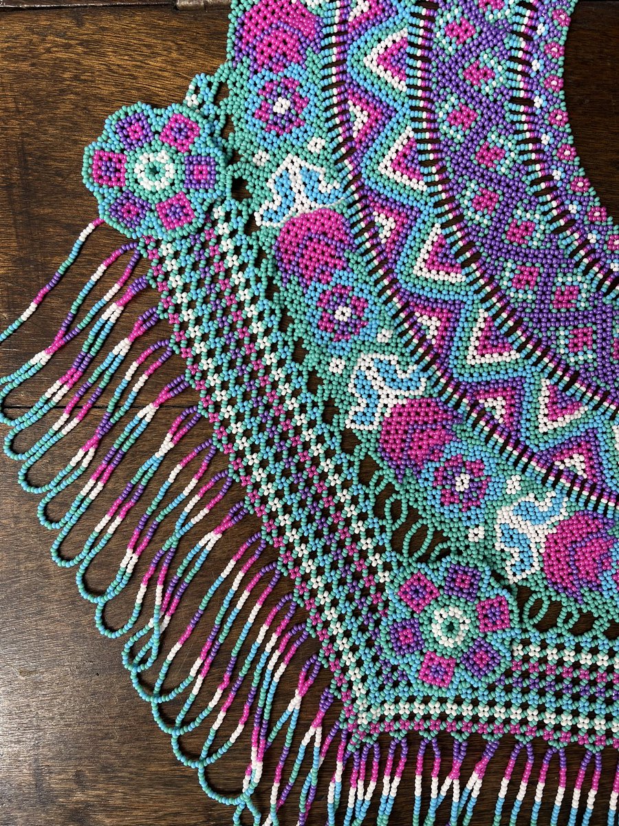 pimkay_ec's tweet photo. El Collar Saraguro, una joya de la artesanía ecuatoriana. Cada hilo tejido a mano lleva consigo nuestra cultura y tradición. 🇪🇨

Comparte este tesoro nacional y celebremos juntos lo que Ecuador nos regala. 

#HechoenEcuador #ArtesaniaLocal https://t.co/oZ74b7bMwd