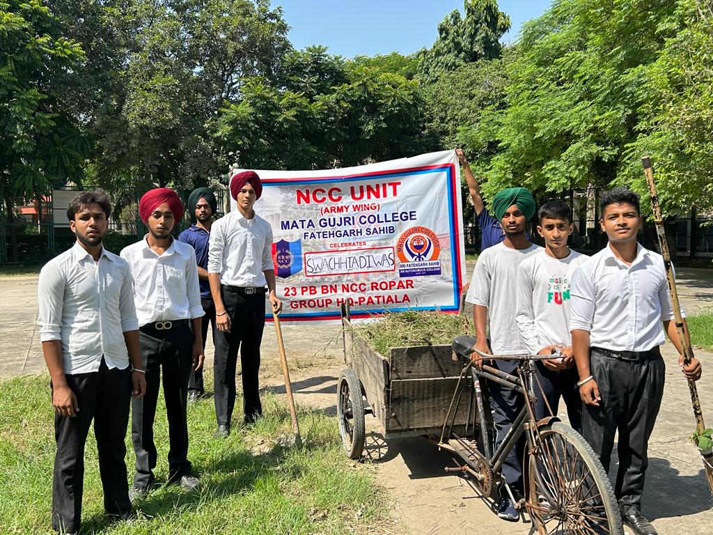 NccMgc's tweet photo. Cdts of MGC Clg ,Fatehgarh Sahib, celebrated the #SwachhtaHiSeva campaign. Poster making, poetry, and cleanliness activities are done by a total of 70cdts  with full enthusiasm under the guidance of CTO Pushpinder Singh
#GarbageFreeIndia
@HQ_DG_NCC @CPhhp @NccMgc @Pushpinder2112 https://t.co/QKXHoTLtto