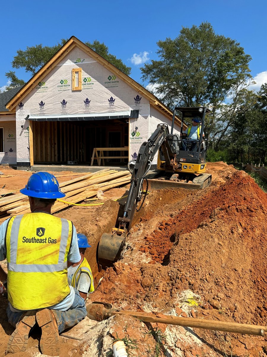 SoutheastAlGas's tweet photo. It's Public Natural Gas Week. As a public #NaturalGas utility, we are proud to provide dependable, affordable energy to our communities. With our employees working in and around Southeast Alabama, we provide reliable coverage and locally-owned services. https://t.co/AgMenkRBux