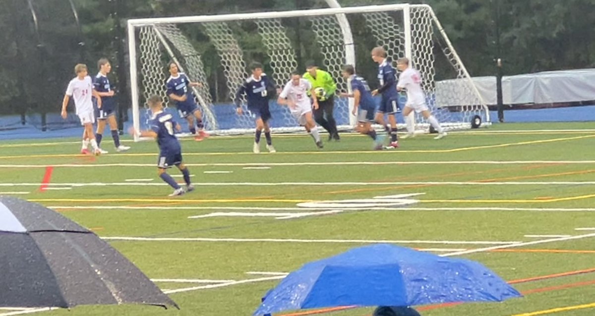 hmhunt76's tweet photo. Seekonk 1, Old Rochester 0.
Homecoming weekend Boys Varsity Soccer has a great win over Old Rochester 1-0. Unbelievable defensive game. Kyle Franco with the goal⚽️ (2-3-1)
Let’s go Warrior’s!
@SeekonkWarrior 
@SeekonkHS 
@DrWhalen3 https://t.co/bAbp8La90J