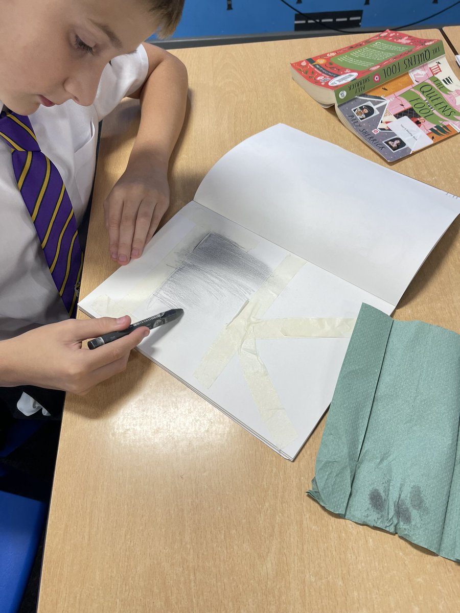 Y6Durham's tweet photo. This afternoon in art we have been looking at the artistic technique of ‘chiroscuro’ using light and dark to help us make out work look 3D 🐝 @AETAcademies @MeadsteadHoS @MeadsteadPA @MeadsteadArt https://t.co/9vXm1JVgxT
