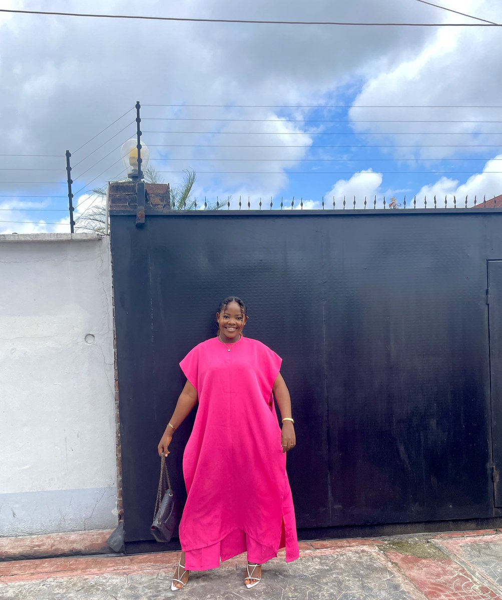 Jovitabooo's tweet photo. “The love of God will move pass your smell to give you a kiss🥰”.

Happy Independence 🇳🇬
Happy New Month 
Happy Sunday

Outfit: @styled_by_tevriss 🥵

Welcome to Libra ♎️ SZN ☺️
.
.
.
.
.
#newmonth #independenceday #nigeria #libraseason #libra♎️ #october https://t.co/YPJgConLiZ