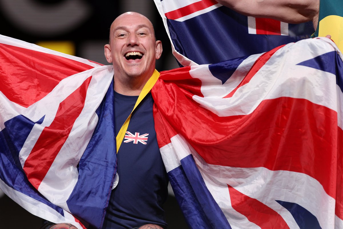 WeAreInvictus's tweet photo. Rowing is universally regarded within the Invictus community as the most gruelling sport at the Games!
While the 1 and 4 minute sprints are tough, it always leads to wonderful smiling faces and at #IG23 it was amazing to see the competitors reactions. #WeAreInvictus 💛🖤 https://t.co/QTdaBzWg2l