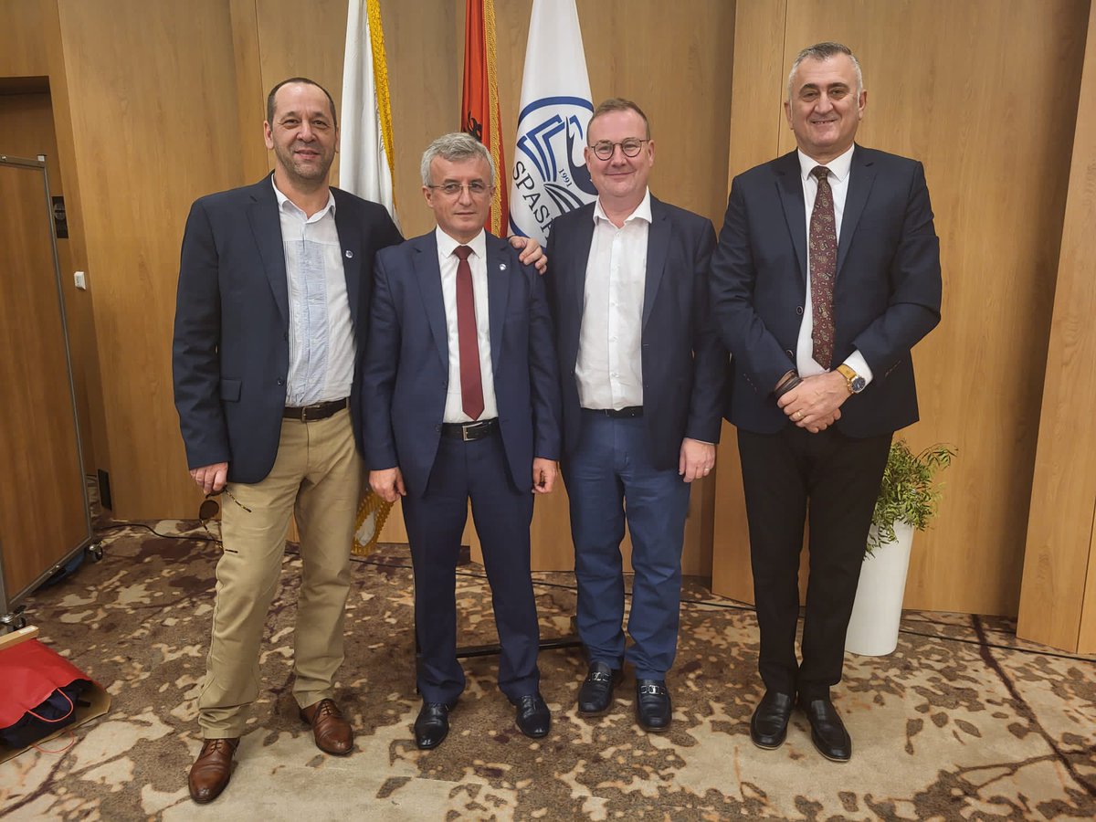 SnetaaFO's tweet photo. ✊🏻✊🏼✊🏽✊🏾✊🏿 Des valeurs communes pour appuyer les revendications des collègues de terrain. Le #SNETAA présent au 8e congrès SPASH (Albanie).

#SNETAA #SPASH #EnseignementProfessionnel https://t.co/n6jaC1yz3l