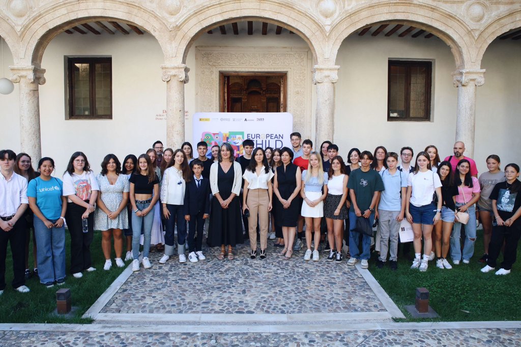 AnaGallegoEU's tweet photo. All children have the right to participate.
Don’t give up your right to speak and vote where possible at 16!
Help make EU democracies stronger!
Thank you @eu2023es for organising this great event with children from across the EU.
#ParticipaciónInfantilPEUE23
#EUChildParticipation https://t.co/VoMG8fPjzw
