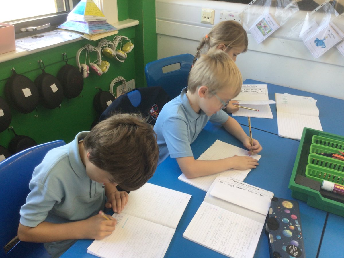 PrimaryNewlands's tweet photo. This week, P2345  joined Borders Book Festival stream, with Emily Dodd. They have also been learning how to peer assess each other's work, using 2 stars and a wish. P567 played the Sneaky pass game. P1/2 focused on creating fairground attractions from their book Bear in a Boat. https://t.co/2oCsFcBBXA