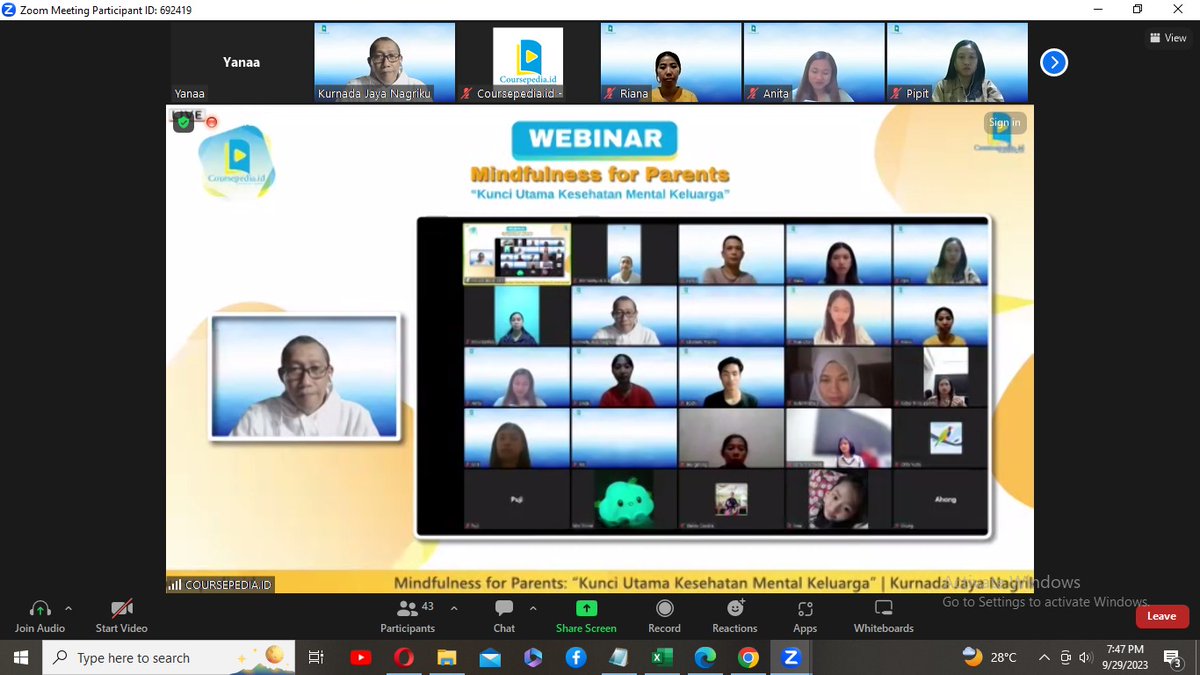 coursepediaid's tweet photo. Berbahagia sekali rasanya kita dpt berdiskusi melalui Webinar Mindfulness for Parents: Kunci Utama Kesehatan Mental Keluarga.
Terimakasih kpd Bapak Kurnada Jaya Nagriku yg tlh brsedia utk brbagi pengetahuan seputar keshtan mental &amp; pentingnya praktik mindfulness dlm mengatasinya. https://t.co/OEFPm4xfoE