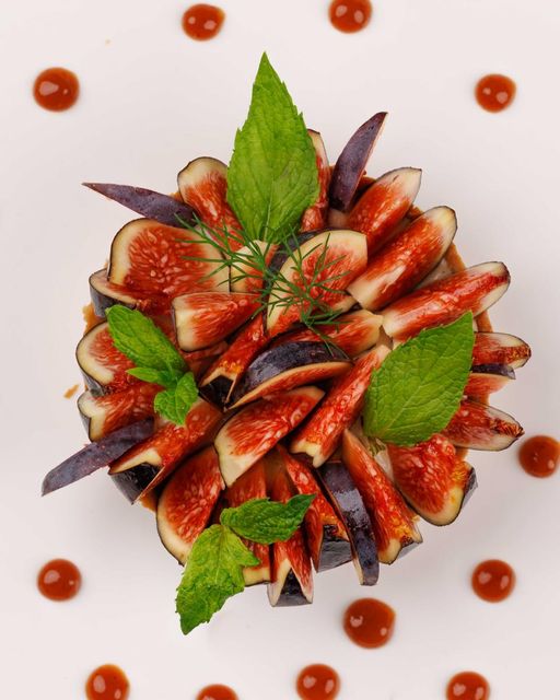 Notre chef Charlie du #JGODrouot vous propose des dressages minutieux et raffinés ! Cette tarte aux figues est digne d’une œuvre d’art.
📷 Nathanaël Mergui Photographe
#jgoparis #paris #restoparis #paris9 #figues #dessertmaison #tartefigue