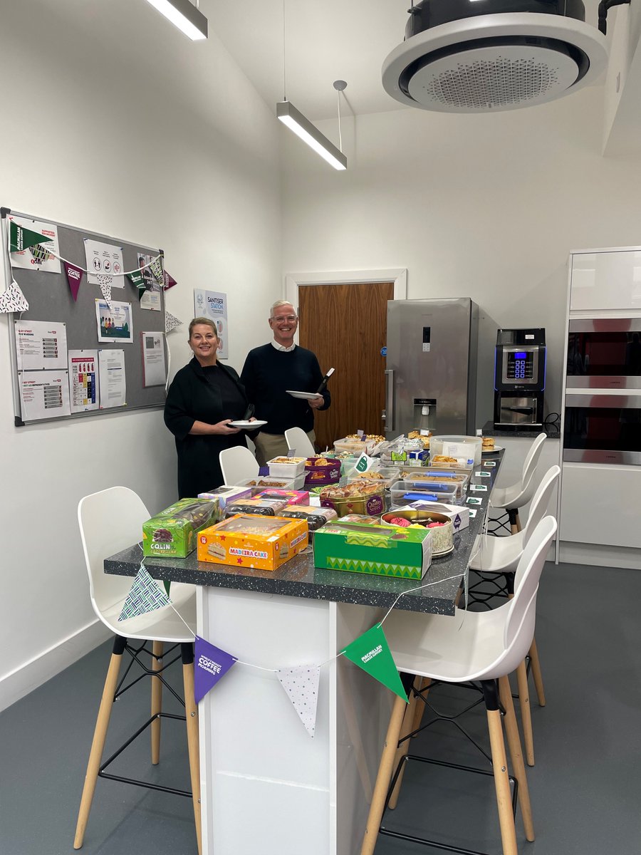 royalihc's tweet photo. Our Grey Street &amp; Port of Blyth locations joined forces for the MacMillan Coffee Morning! 💚 We came up with a pre-event British Bake Off 🍰👨‍🍳👩‍🍳, raising funds to support @macmillancancer. Thanks to our team for making a difference! 🙌💪 #MacMillanCoffeeMorning https://t.co/5ljJStsRq3