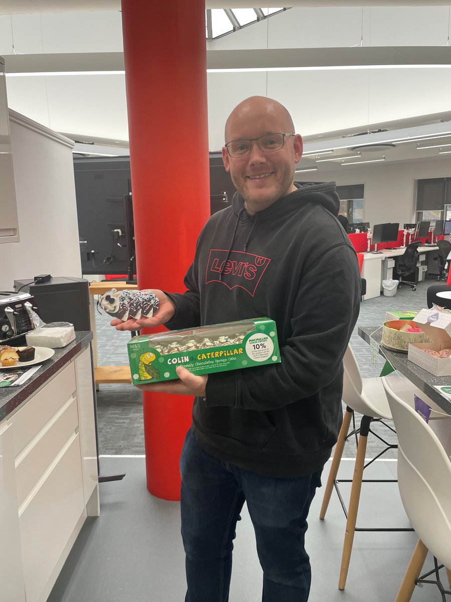 royalihc's tweet photo. Our Grey Street &amp; Port of Blyth locations joined forces for the MacMillan Coffee Morning! 💚 We came up with a pre-event British Bake Off 🍰👨‍🍳👩‍🍳, raising funds to support @macmillancancer. Thanks to our team for making a difference! 🙌💪 #MacMillanCoffeeMorning https://t.co/5ljJStsRq3