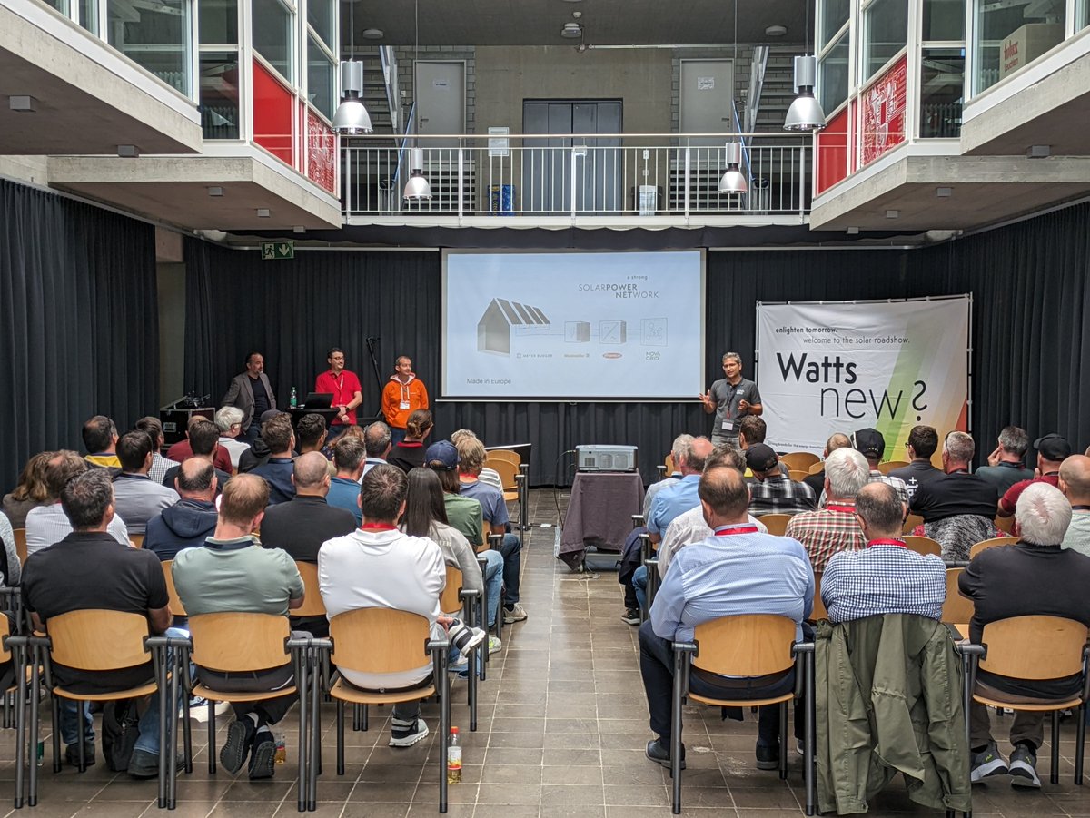 Dino Zavatta  führte an der Berner Fachhochschule in Burgdorf mit Hilfe der 4 Partner Brands - Made in Europe - durch ein virtuelles Photovoltaikhaus.
@meyerburger  <a href="/Weidmueller/">Eric Yan</a> @froniussolar <a href="/novagrid_ag/">Novagrid AG</a>