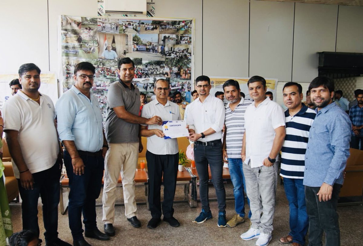 RWASAREHOMES92's tweet photo. Thank you @MCManesar & @AshokGargIAS CMC for recognising & felicitating our team for opting & implementing,best practices of #Solid_waste_Management as we are the only Society in MCM doing #waste_segregation from the source since 2020 & converting it to compost
@yashpalmurar https://t.co/d3vTWVm0n9