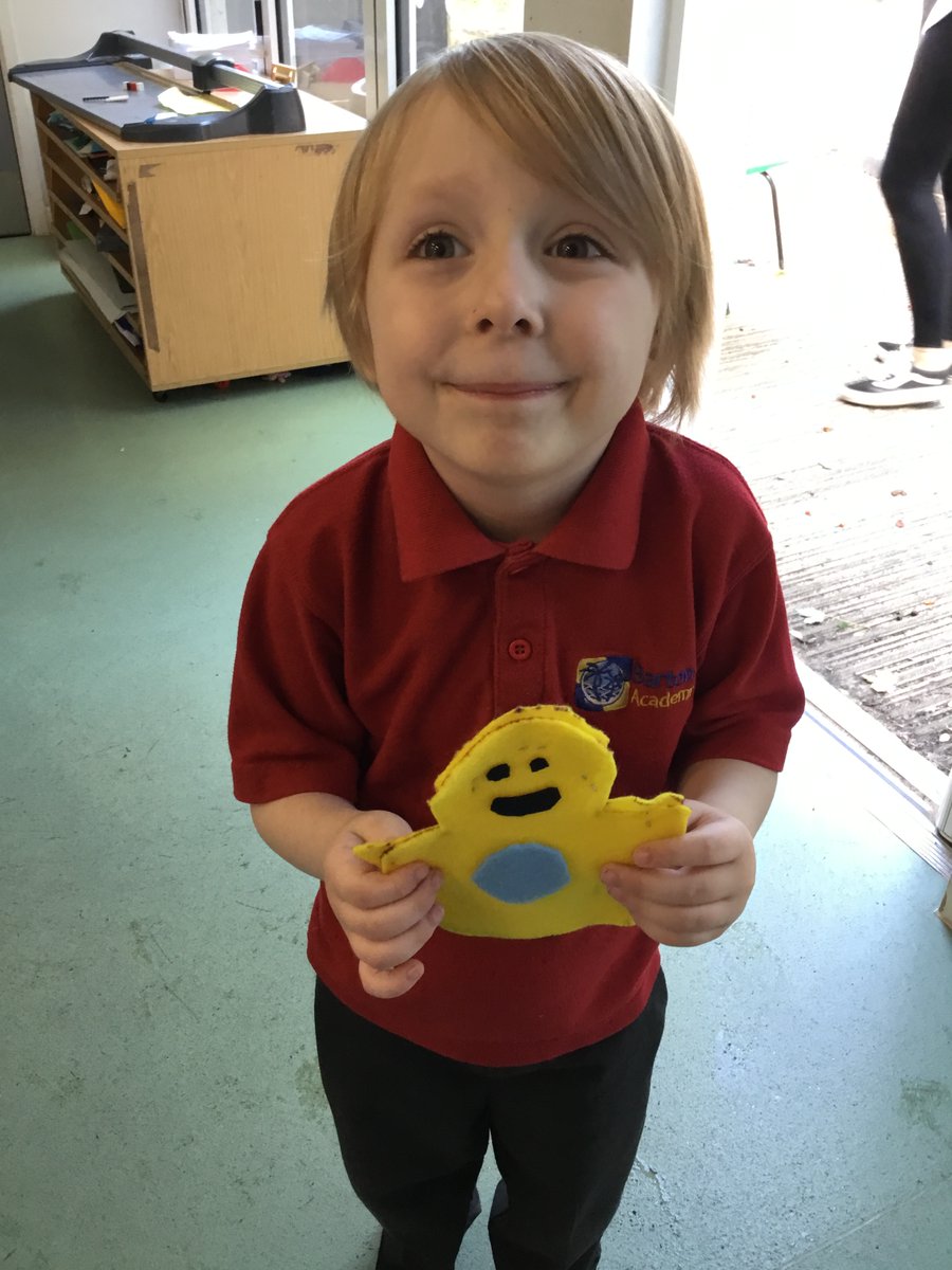 BhaYear1's tweet photo. Rainbow Fish class worked very hard in DT to create these wonderful puppets. We had to investigate different ways of joining materials, use our cutting skills and follow our carefully planned designs. Well done! @AETAcademies @BHA_TQ #design https://t.co/PSLIqtrl1o