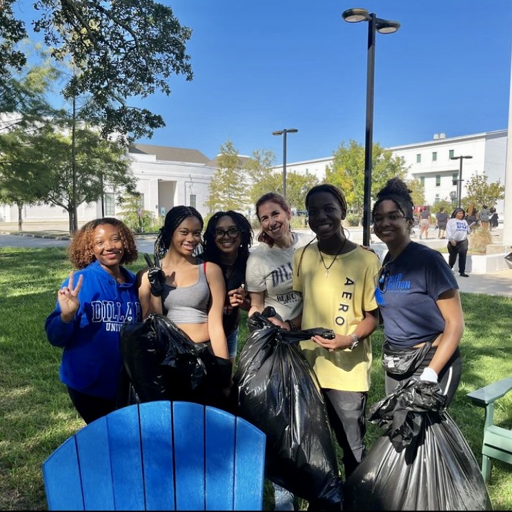SraTorres's tweet photo. DU Bleu Green Krewe had a great time on Saturday during the Bleu Goes Green Campus Clean-Up! Thanks to Dr. Kimberly Moorehead, Ed.D., for organizing this opportunity to make #FairDillard even more beautiful! @du1869 #myDU #BleuGreenKrewe #studentactivist https://t.co/sgS0TyNh7N