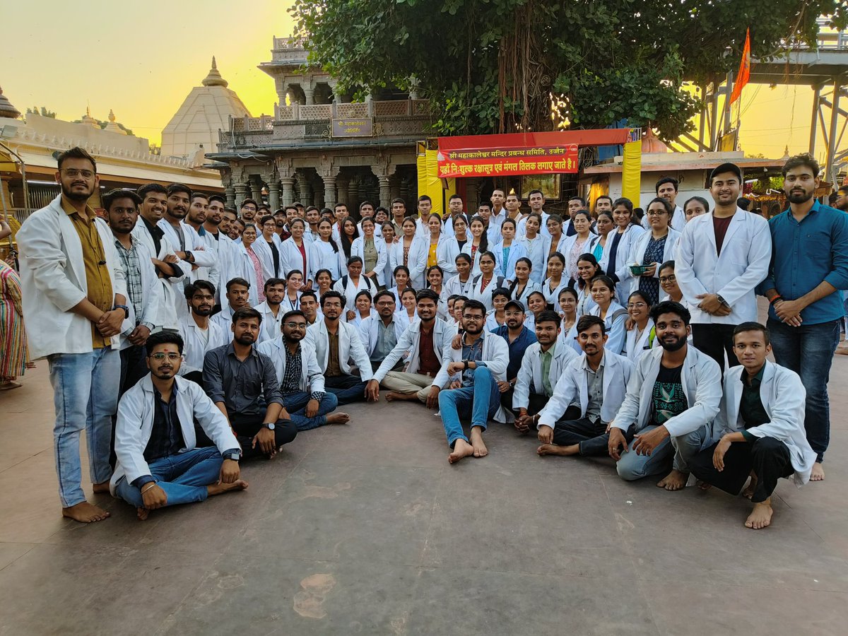 AdityaShuk52737's tweet photo. काल उसका क्या बिगाड़े भक्त जो महाकाल का 🚩🙏
@JansamparkMP
@ayush_mp
 @healthminmp
@highereduminmp
@VikasYatraMP @kawreramkishor
@AmitShah
 @secymoayush
@sarbanandsonwal @ChouhanShivraj
@CMMadhyaPradesh @drnarottammisra
@JagdishDevda @ayush_mp @kawreramkishor
@SadhviPragyaMP https://t.co/2hNlvy5p4B